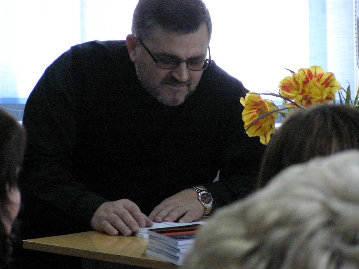 2010 rok - Spotkanie z księdzem R. K. Winiarskim - promocja książki ,,Echo ewangelii'' — zdjęcie 1